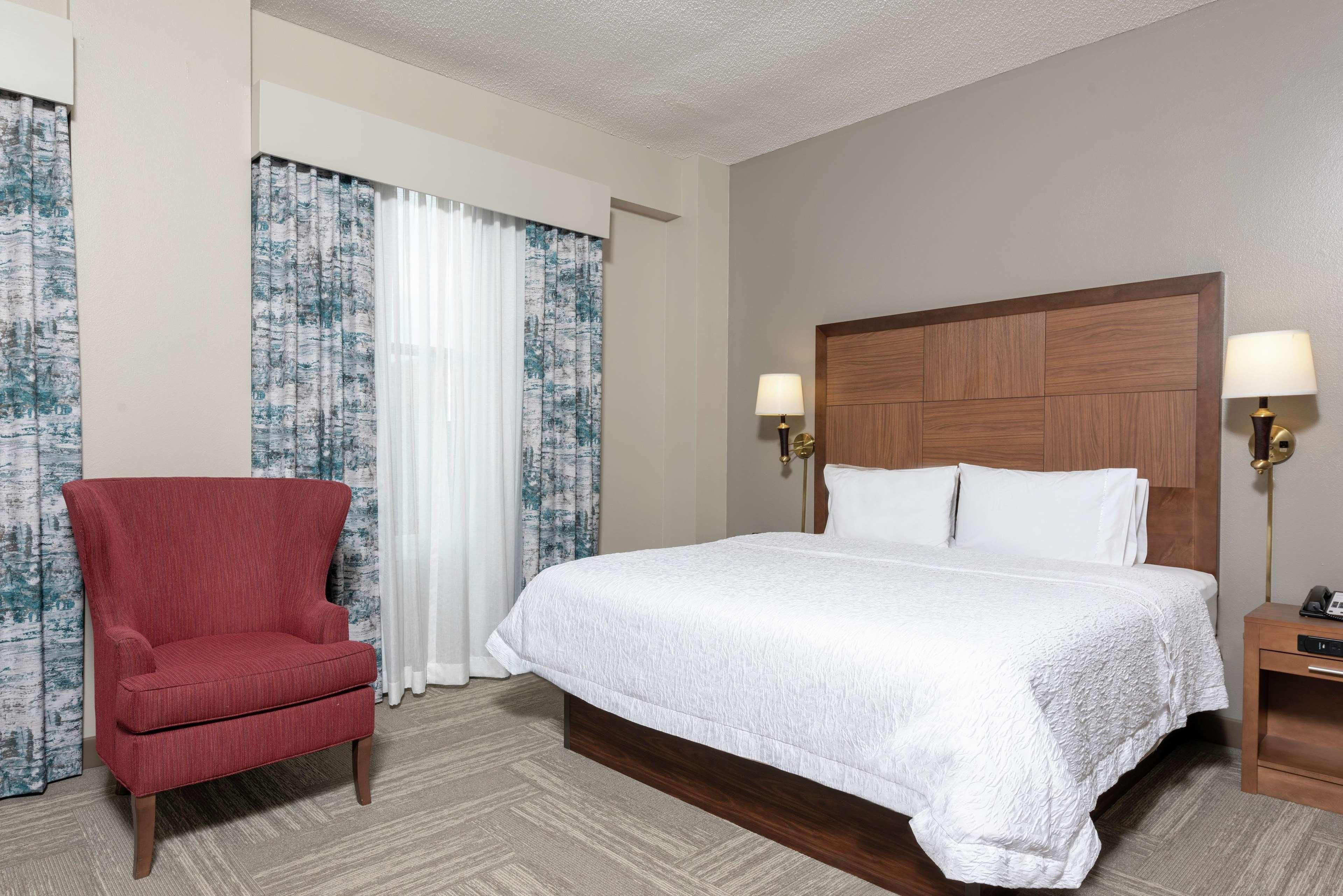 Hampton Inn Indianapolis Downtown Across From Circle Centre Exterior photo