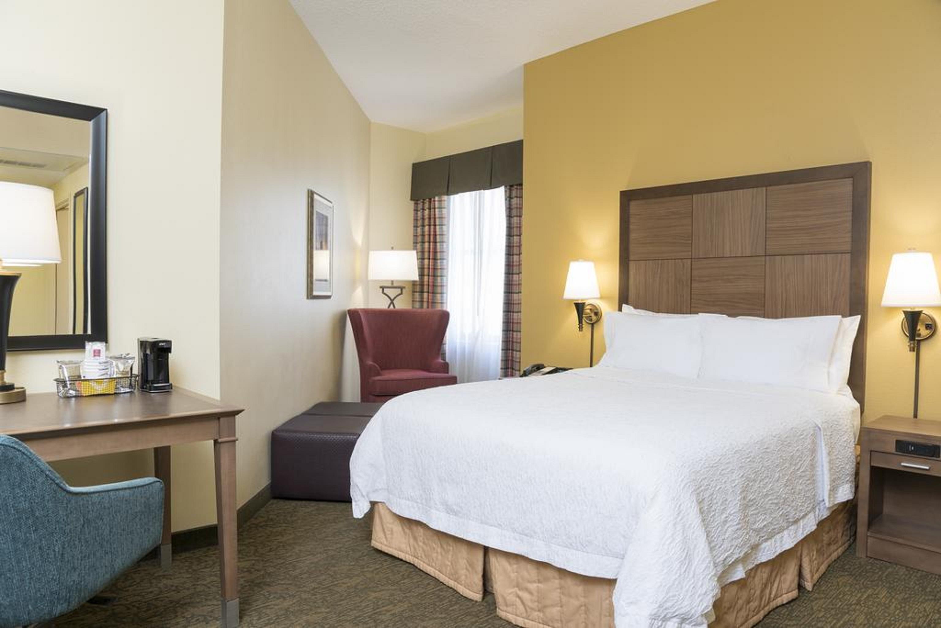 Hampton Inn Indianapolis Downtown Across From Circle Centre Exterior photo