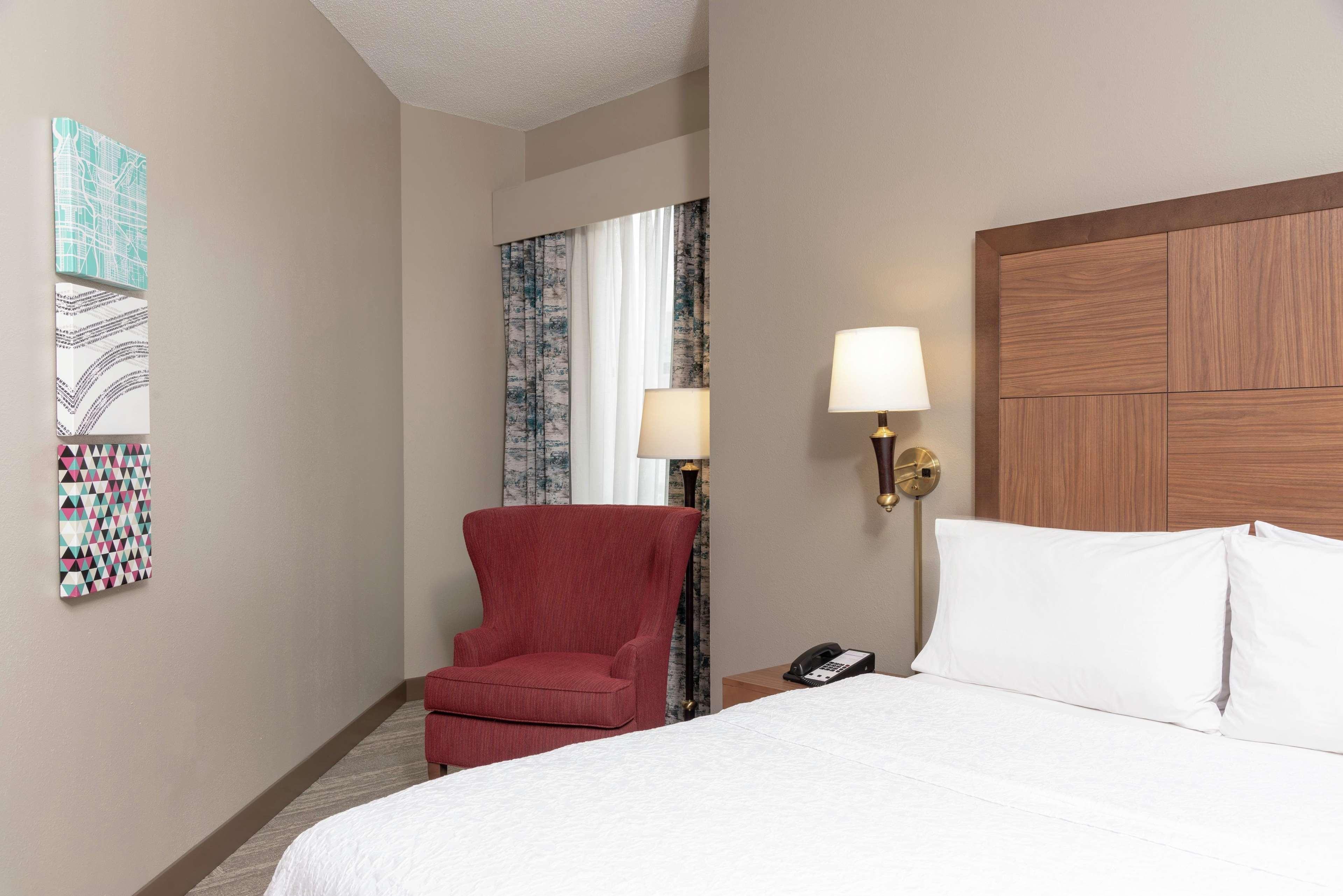 Hampton Inn Indianapolis Downtown Across From Circle Centre Exterior photo