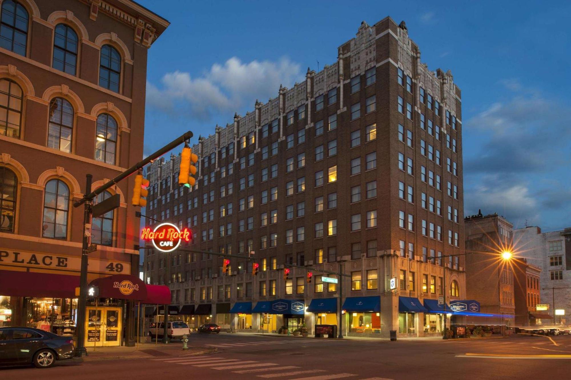 Hampton Inn Indianapolis Downtown Across From Circle Centre Exterior photo